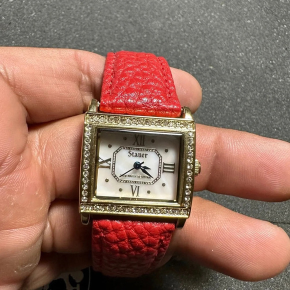 Stauer Ladies Quartz Watch Gold Tone Mother Of Pearl Dial Red Band Working 31330 - Picture 1 of 10